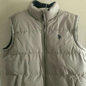Mens beige puffer vest